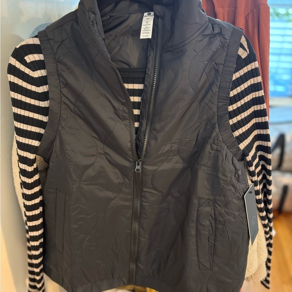 90 Degree By Reflex Women's Black Puffer Vest - Picture 2 of 10